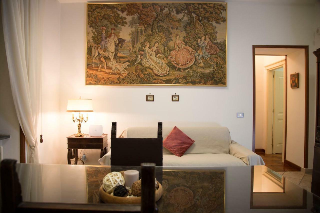 Luci Di S. Chiara Apartment Naples Exterior photo